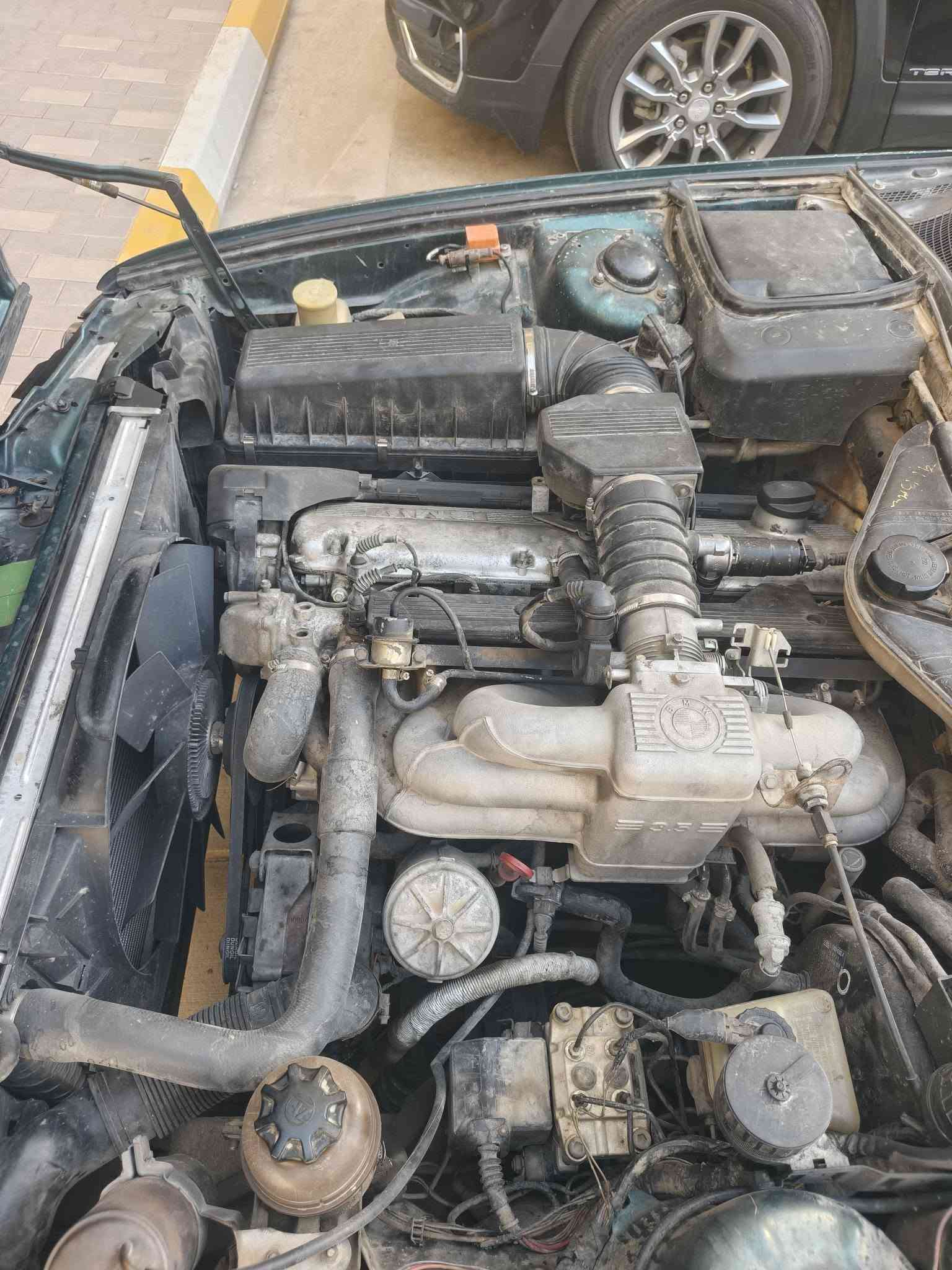 بي إم 535
مديل ١٩٩٢

محرك حاوية 

باتري جديد 

كير جديد 

تخم تاير جديد 

سيارة بدون ضربة 

سيارة جاردة يعني بلادية 

كلشي بيهة شغال 

هزة جديدة 

وأرقام جديدة 

سعر ٥٨ وبيهة مجال 

***********عنوان بسماية
