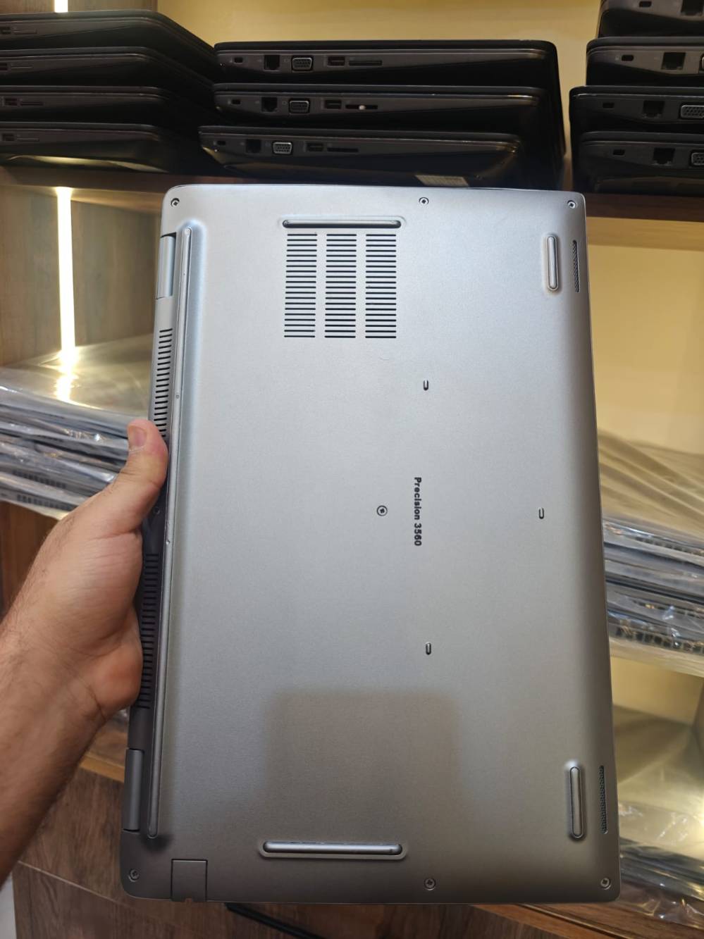 Dell Precision 3560 • i7 الجيل ١١ • لمس ١٥.٦ إنچ