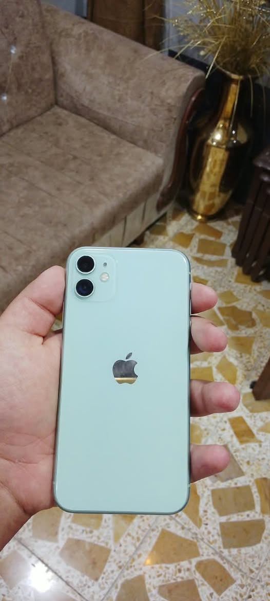 سلام عليكم 
iPhone 11 عادي 
ذاكرة 128
بطارية 74
فيس إيدي شغال 
دبلً سيم 
جهاز ما مفتوح بلادي 
نضيف كدام العين 
سعر 285 وبي مجال بسيط 
استفسار اكثر اتصل 
***********

***********
واتساب
مكاني موصل ايسر
