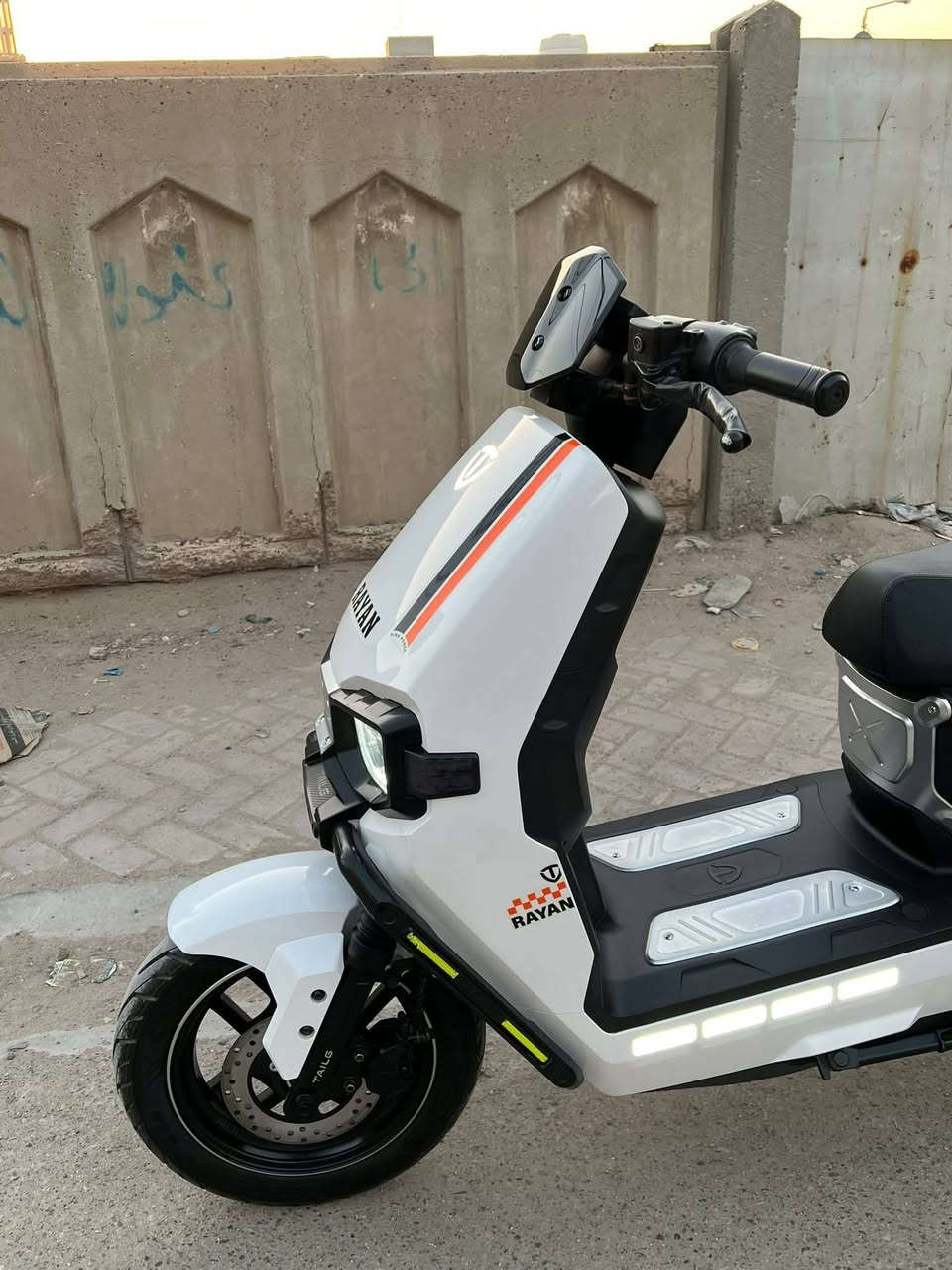 السلام عليكم
لبيع دراجة الريان وحش الكون 
المواصفات سعرها ٩٠٠ وبيها مجال 
6 باتري 
2000ملف
نظام سرقة 
نظام P
نظام بصمه 
قاطع دوره 
منفذ شحن 
اللاستفسار 
الرقم ***********
