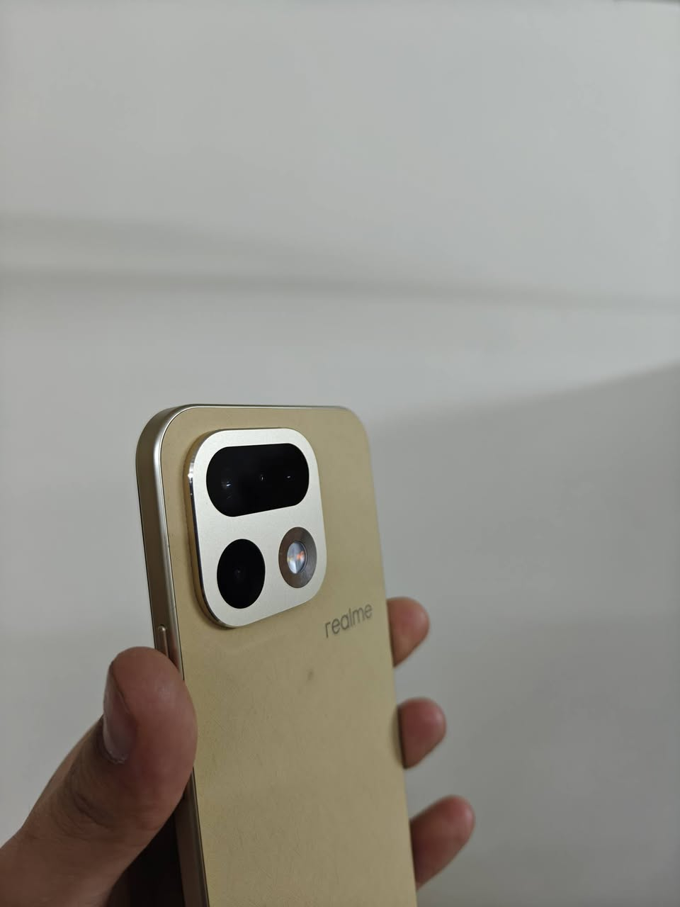 السلام عليكم ريلمي 16 برو 5G ذاكرة 512 رام 8 مكفول 
كامل ملحقات استخدام قرابة الشهرين عدد دورات الشحن 51 حسب ما يضهر ببرنامج device info معالج دايمنستي 7300 ماكس تردد الشاشة 144 هرتز امولد بطارية 7000mah سرعة الشحن 80w كاميرا 200ميكابكسل و الامامية 50 دبل شريحة و ايسيم معيار ip69 للماء و الغبار يشغل ببجي 90 فريم ضهر جلد الجهاز موجه بصورة رئيسية للتصوير و الاستخدام اليومي الطويل 
السعر 495 الف 
*********** خاص او واتساب
