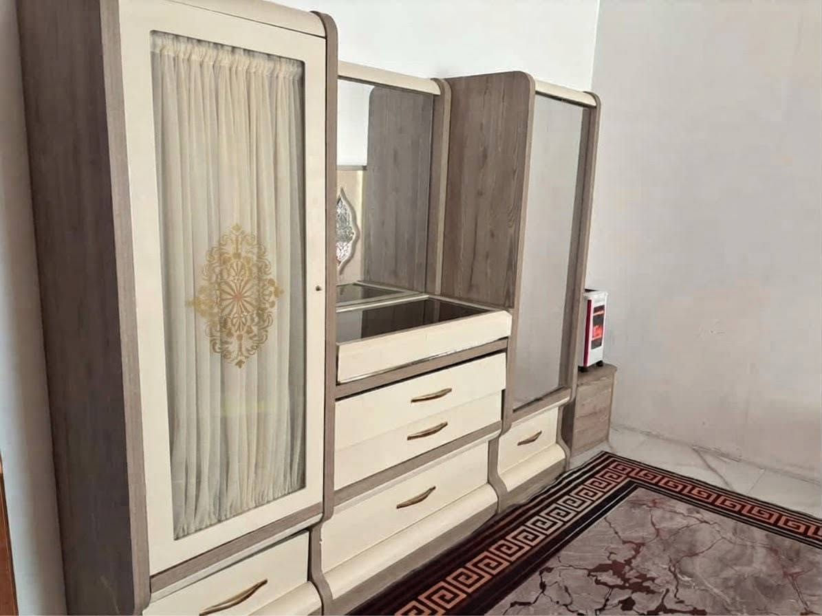 غرفه نوم للبيع 10 قطع
نضيفه كلش السع 1.300
***********
