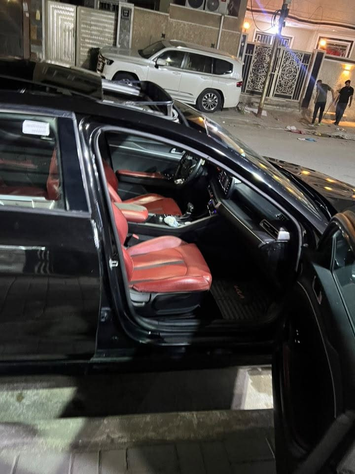 سلام عليكم عندي ￼كي فايف مديل 22 سياره فول فول  بيه حادث بمريكه بس بنيد   في العرق بابتين بس صبغ وباقي  السياره كفاله سعره 135 بيه مجال مكان بغداد الشعب سرايداد رقم ***********

