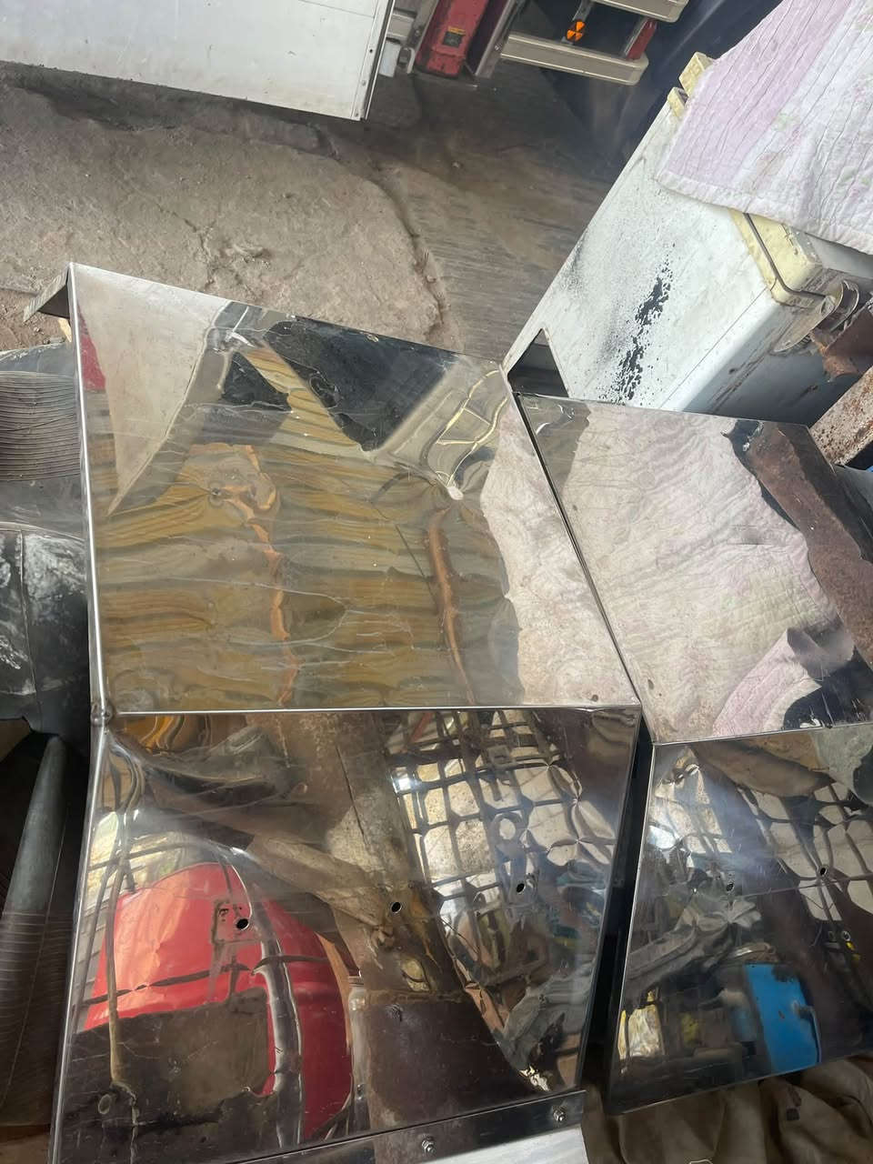سلام عليكم توفر مداكره مال هينو  متوفر جميع غطع غيار هينو مكان البصره رقم الهاتف ***********
