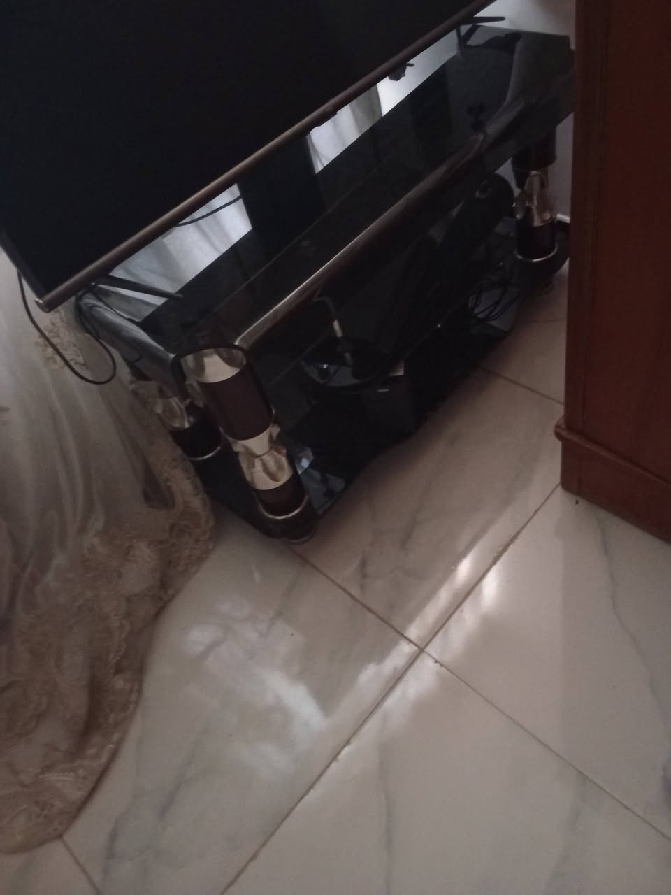 ميز للبيع ب35
