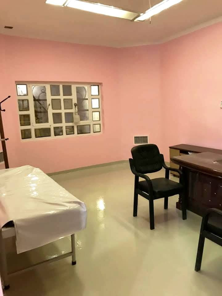 عمارة للبيع .. المساحة 340 م مربع .. مكونة من ثلاثة طوابق .. ركن على الشارع العام .. مخصصة كعيادات طبية .. 
العنوان بغداد الشعب ـ حي اور قرب حسينية المصطفى . للاستفسار عن العقار وتفاصيله الاتصال على ***********
