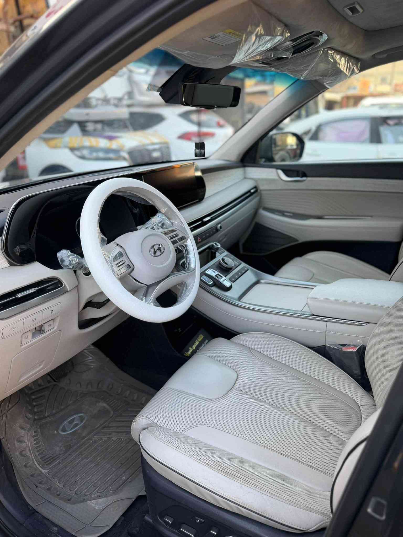 للبيع هيونداي بلسايد PALISADE 2024 VIP فول 1/1
سعرهه قبل كلشي 278 وبيهه مجال قليل 

الداخل: ابيض VIP
الموديل: 2024
الفئة: VIP Calligraphy اعلى فئة
بيها قطعة وحدة فقط بنيد
صور الحادث موجوده بالمنشور 
تصليح بسيط باب الجنطه اصبعين بارد ممبين 
باب خلف العبري كارت بسيط كلش ولا مبين نهائي 
مكينه نضافتهه 100/100
ايرباك ستيرن فقط - بدون دشبول
بدون شاصي وبدون لغد
المواصفات:
بانوراما - 
7 راكب كراسي طيارة 
VIP منفصلة
تبريد 3 قطع - تدفئة وتبريد كراسي امامي وخلفي
شاشة كبيرة 12.3 - كاميرات 360 درجة
رادار - نقطة عمياء - تحديد مسار - قيادة ذاتية
شاحن وايرلس - هيد اب دسبلي - صندوق كهرباء شفط
بصمة تشغيل + دخول ذكي + تشغيل عن بعد
كشنات كهرباء ميموري
السيارة بأسمي - تحويل ثاني يوم
سنوية وهزة جديدة ما ساقطة - 
رقمها بغداد  
مكان السيارة: النجف

سياره جاهزه عالاخر 

للاستفسار ***********

نص مكتوب في الصور:
- 70 4G 12:16 5 / 17 1:1 BIDCARS bid.cars