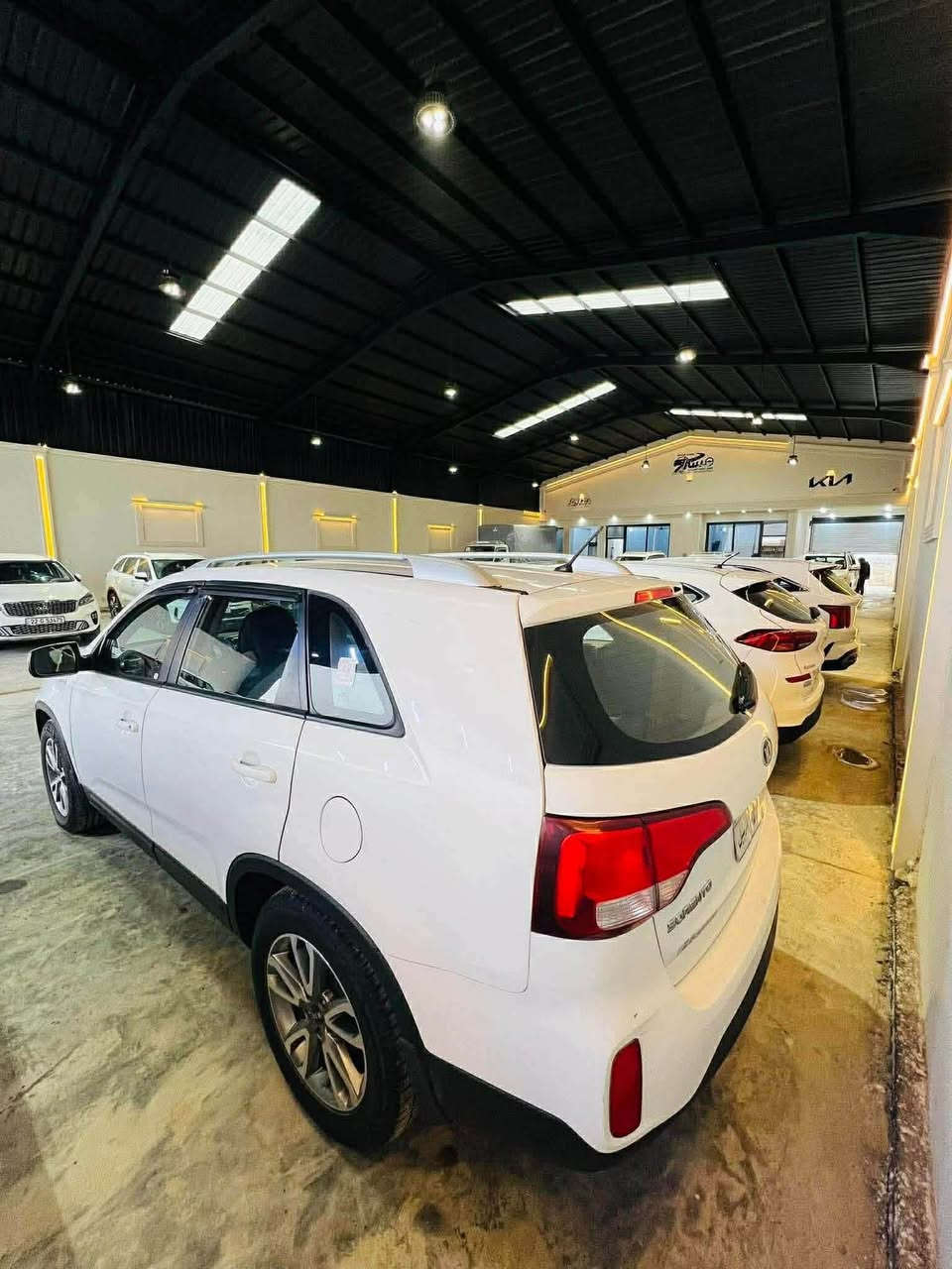 سورنتو 14 
رقمً أربيل ساقط 
ضربتها خفيفه موجوده الصوره ب المنشور
وتكحيلات بسيطه
***********
