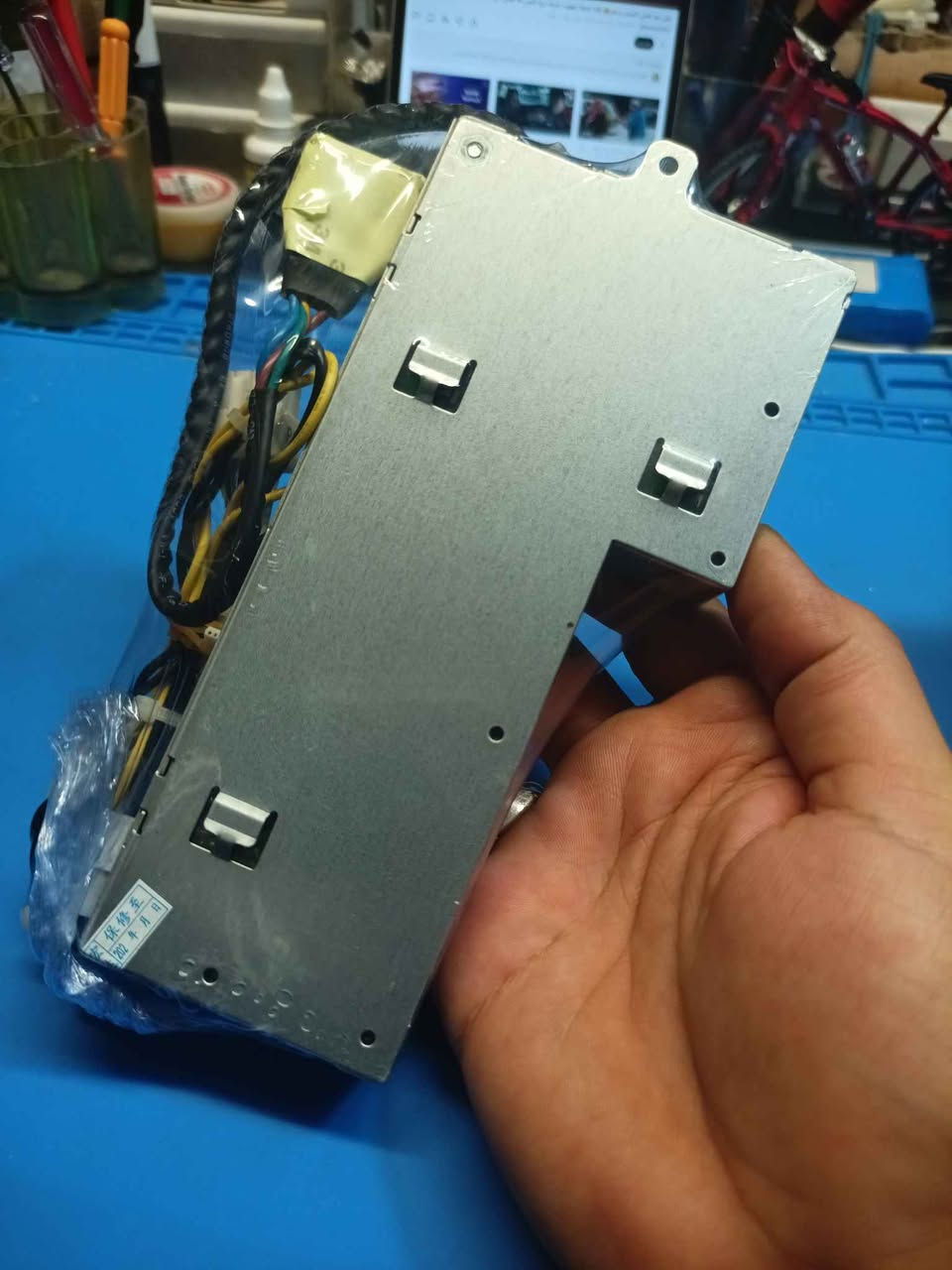 Dell Power Supply):
يُستخدم بشكل رئيسي في أجهزة Dell OptiPlex All-in-One (AIO) (مثل طرازات OptiPlex 7450 AIO وما يماثلها من تلك الفئة المدمجة) وتأتي غالباً بقوة 155 واط. بغداد, العراق
