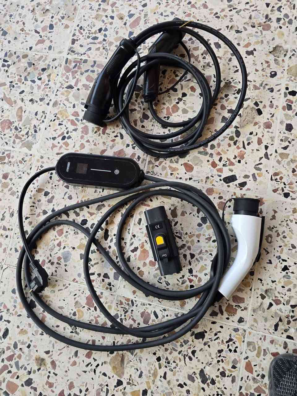 مساء الخير شباب شاحنه بي وايدي بدون ايرث اصليه المانيه مع شاحنه طريق خارجي مع رأس موصله السعر 300 ألف وبي مجال *********** العنوان فلوجه
