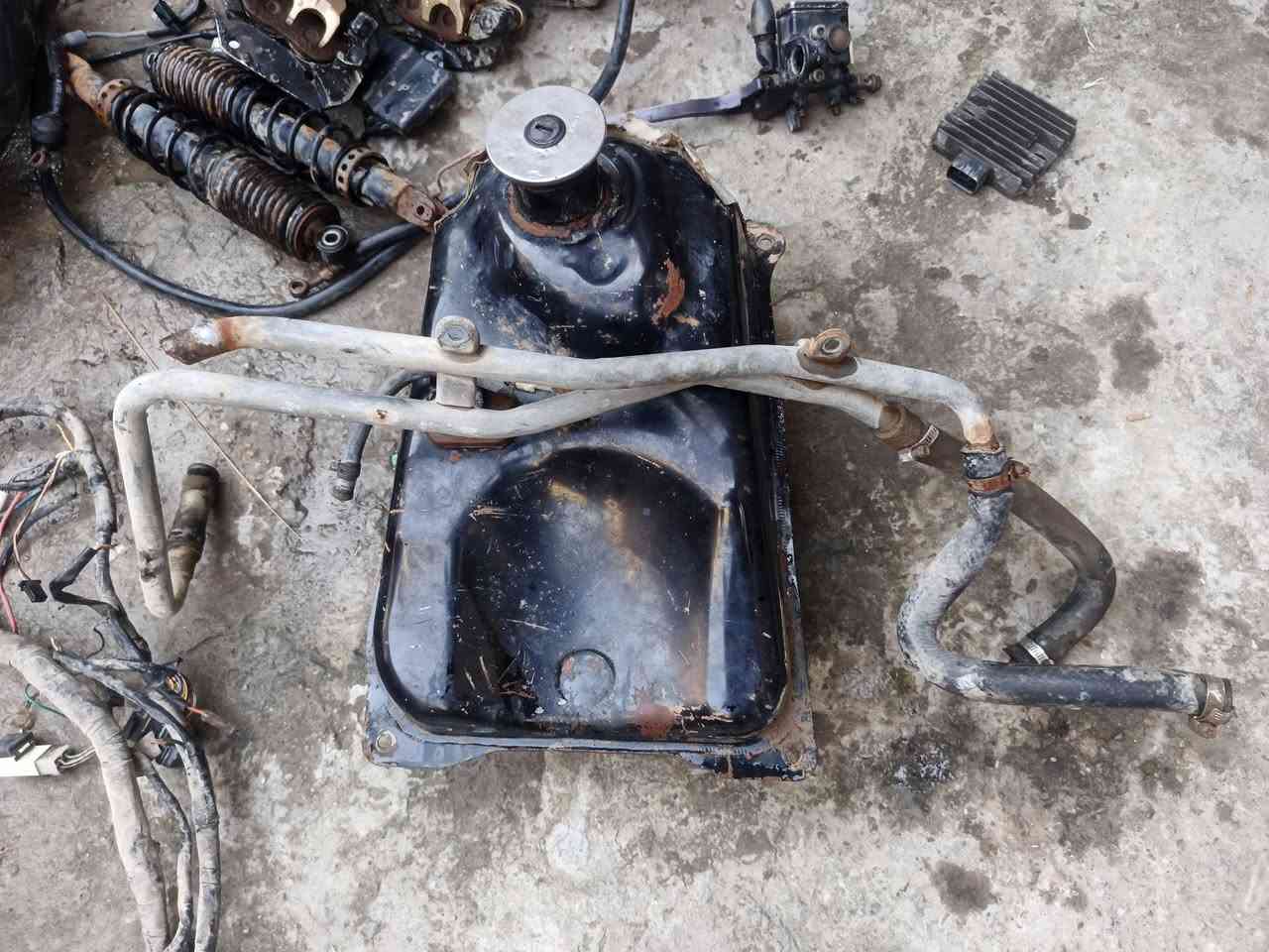 السلام عليكم تفصيخ دراجه ماجسته دبل رون دبل رون شنو تحتاج موجود
تاير خلفي هوا ولويل 25
كفرات البيض 50
ولسود 30
دبلات خلفيه 20
المازده 20
اشاير 10
جامه الاماميه 15
تشبول 25
بك رايت 20
بريتات امامي وخلفي هنا ولفجوج 40
 عنبار بريك 10
راديتر ومرواح 25
تانكي بانزين 20
كتف وعقل 25
ضفيره 20
 مكاني بغداد بوب شام توصيل فقط بغداد
