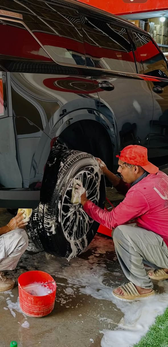 سلام عليكم للبيع نيسان باترول 2026
بلاتينيوم الون اسود الداخل احمر كفاله عامه رقم اربيل 

مضلله بيه باج تضليل مغلفه بي بي اف من الزيرو

ماشيه 9500وقابل للزياده البلاتين يوم معروفه مواصفاته 

ميحتاج  اذك كل المواصفات فول مواصفات السيارة باسمي السعر 80 الف دولار للستفسار ***********

مكان السياره نجف ملاحضه السياره بيه ارضيات ب 450 دولا من اربيل محلات بابا شيخ

