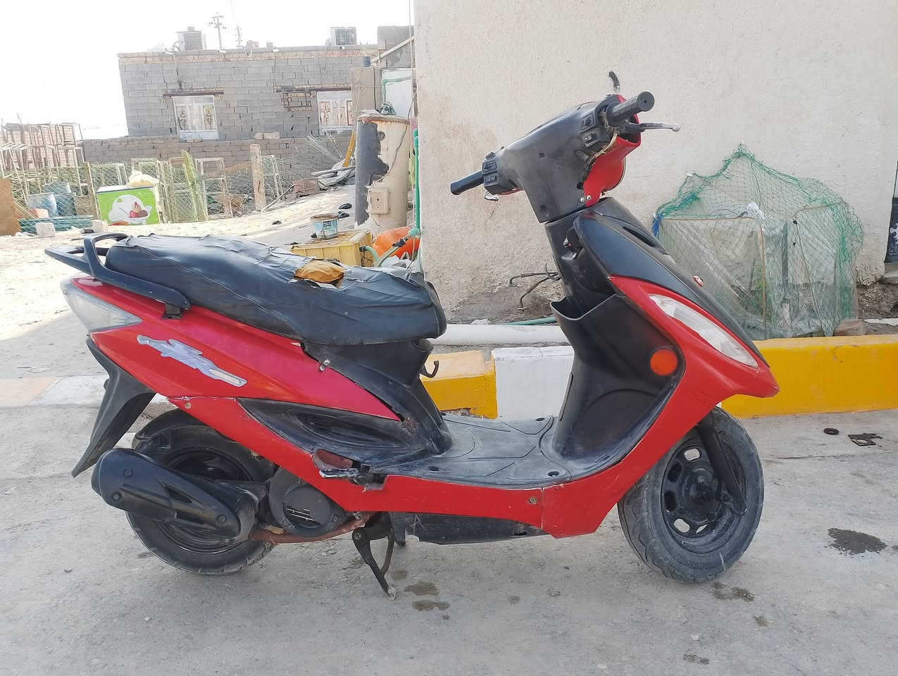 سلام عليكم ماكس جي فور البيع كهربايات شغاله اشاير لايتات سلف دراجه نضيفه وحلوه سعر 400وبيه مجال ***********
