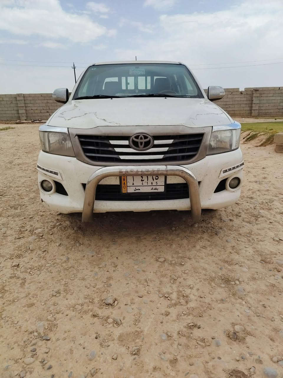 *تويوتا هايلوكس للبيع*
*بيك اب - دبل غمارة - الشاصي المرغوب*

الموديل: 2015
المحرك: 2.7 VVT-i - بنزين 2700 EFI
الكير: اوتوماتيك
الدفع: 2 ويل 
اللون: ابيض
الرقم: بغداد
المكان: ديالى - جلولاء

*المواصفات والاضافات:*
- دبل غمارة 4 ابواب
- ويل كب حجم كبير بلادي
- دعامية امامية  TOYOTA اصلي + لدات نهارية
- مرايا كهرباء مع اشارة
- بدي خلفي مغطى + مصد خلفي نيكل
- تخم تايرات جيد
- خطوط جانبية بلادية

*حالة السيارة:*
السيارة من الصور نظيفة وشاصيها المرغوب19 الطويل، ماشية *206,536 كم* فقط حسب الدشبول.
البنيد بيه فطر بالصبغ مثل ما واضح بالصور بسبب الشمس، السيارة بيه بارد حسب سونار 
السيارة جاهزة وما بيها نقص كير ومحرك بشرط ، تشتغل وكلشي على وضعها.

*السعر: [ 225 ]*
*للاستفسار والاتصال: [ *********** ]*

