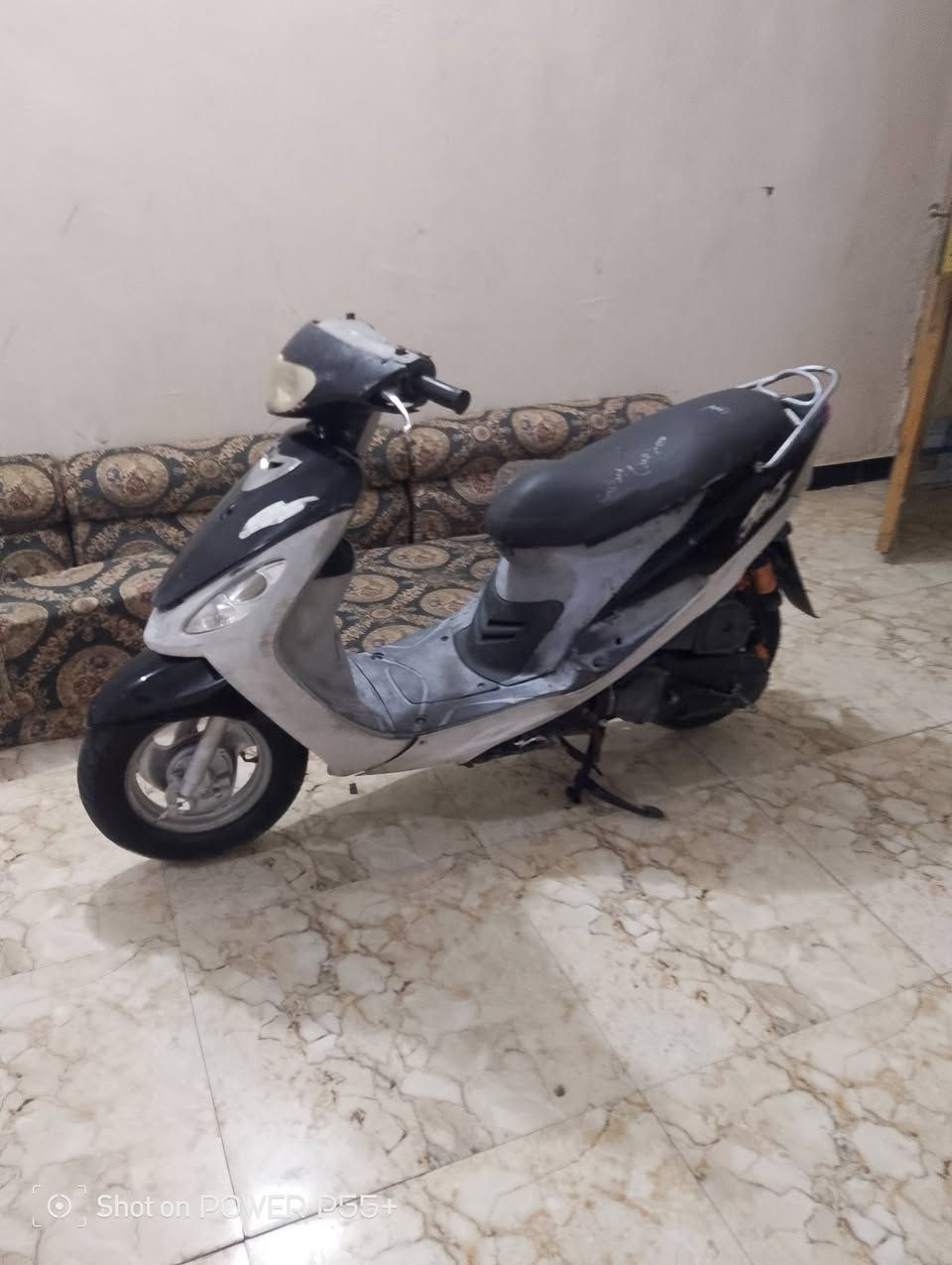 ماكس  ه  (#سعره 550 شغاله سلف هندر شرررراي اتصل شلعه ومعدل  جاهزه دراجه.ختم واحد   سعره مناسب كلش ***********  شوفت عينك ورده (بلعافييه الياخذه ) ناصرية مركز

نص مكتوب في الصور:
- Shot on POWER P55+
