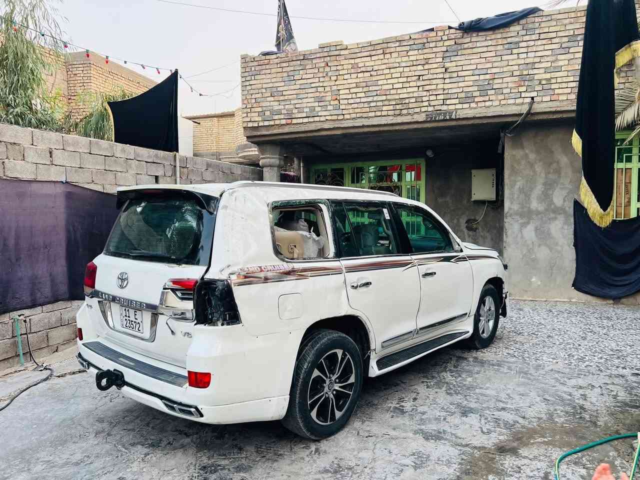 سلام عليكم للبيع تيوتا لاندكروز 2009محدثه 2021 رقم بغداد انكليزي تحويل مباشر اخوان سياره تعرضت لحادث جفيه خفيفه كما موضحه بلصور بدون دواخل ابيع على وضعهه سياره شغاله وتمشي تبريد ثلج كير مكينه شواصي كفاله سياره فول مواصفات 6سلندر مكان السياره بغداد السعر148$
الاستفسار ***********
