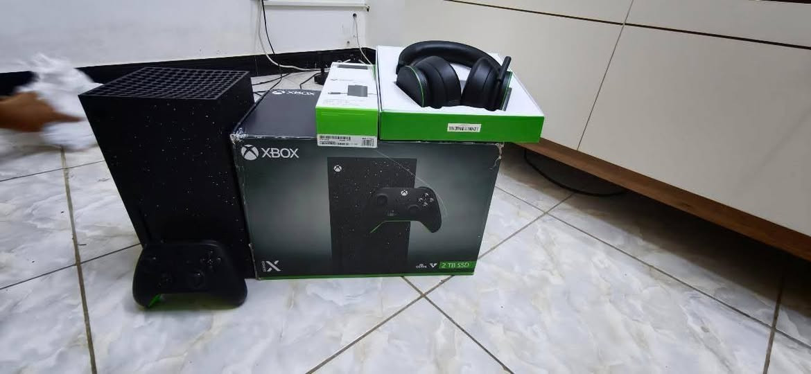 Xbox series x 2t نسخة النجوم نسخة خاصة و نادرة جهاز نظافة فول للبيع بكج كامل سعر
البكج يحتوي على بطارية Xbox الاصليه 

مع سماعة Xbox الاصليه لاسلكي  

مع اربع حسابات 
حساب بيه لعبه ايلدن رنق 
حساب بيه سكيرو 
حساب بيه ردد ردبشن 2 نسخة التمت 
حساب بيه كيم باس 3 اشهر باقي 

مزاد و زاد الله من زاد 
اخوان المزايده عل خاص او عل واتساب 
+964 780 946 0860
