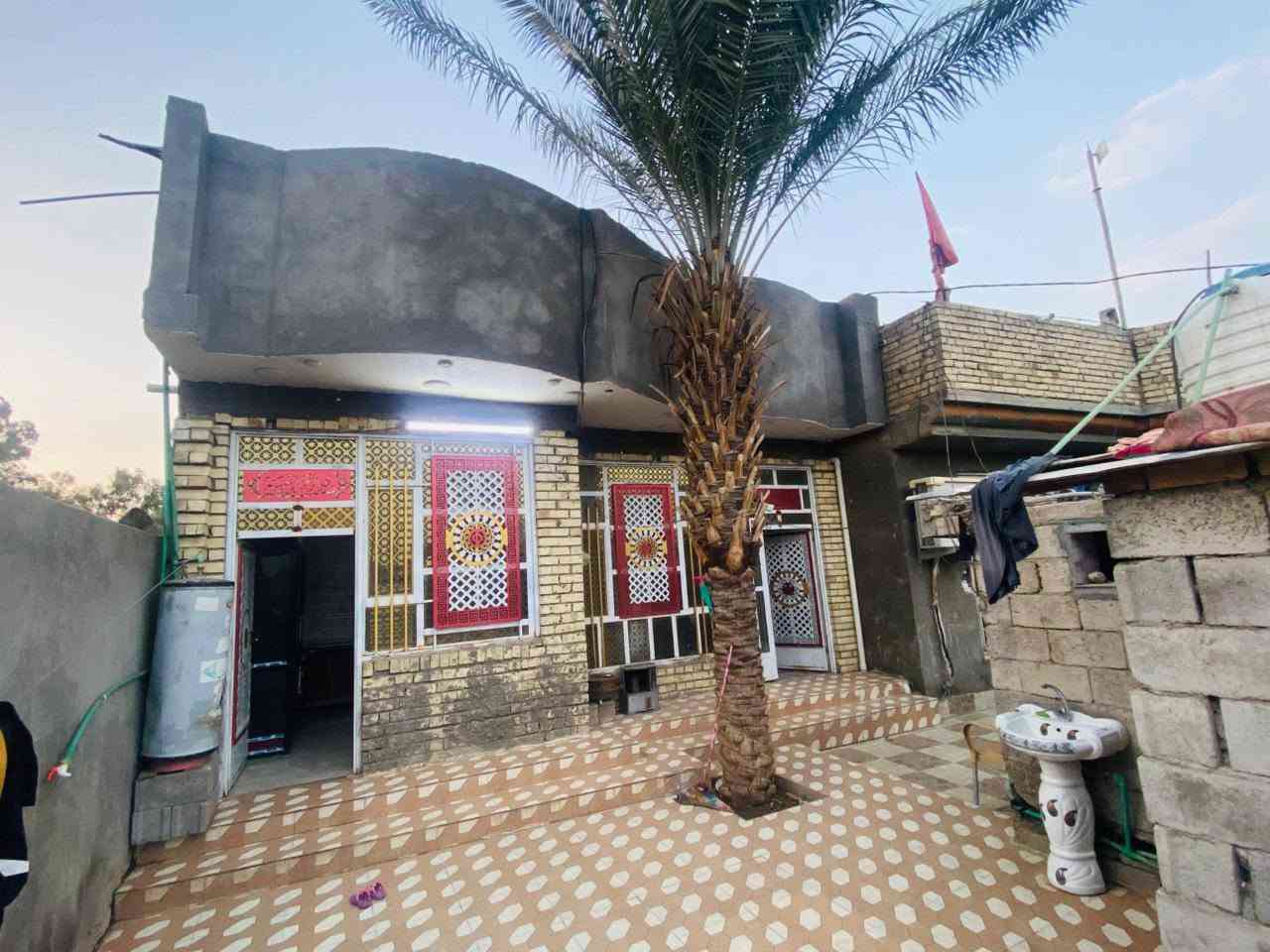 سلام عليكم 

مشتمل للبيع 
135متر Ⓜ️

يتكون من غرفه +صاله+ مطبخ+استقبال +صحيات داخليه وخارجيه 

بناء حديث درجه اولئ
سعر مناسب 💰

الموقع: ناحيه سيد الشهداء التنميه📌🌍
الاستفسار ***********📞📞
