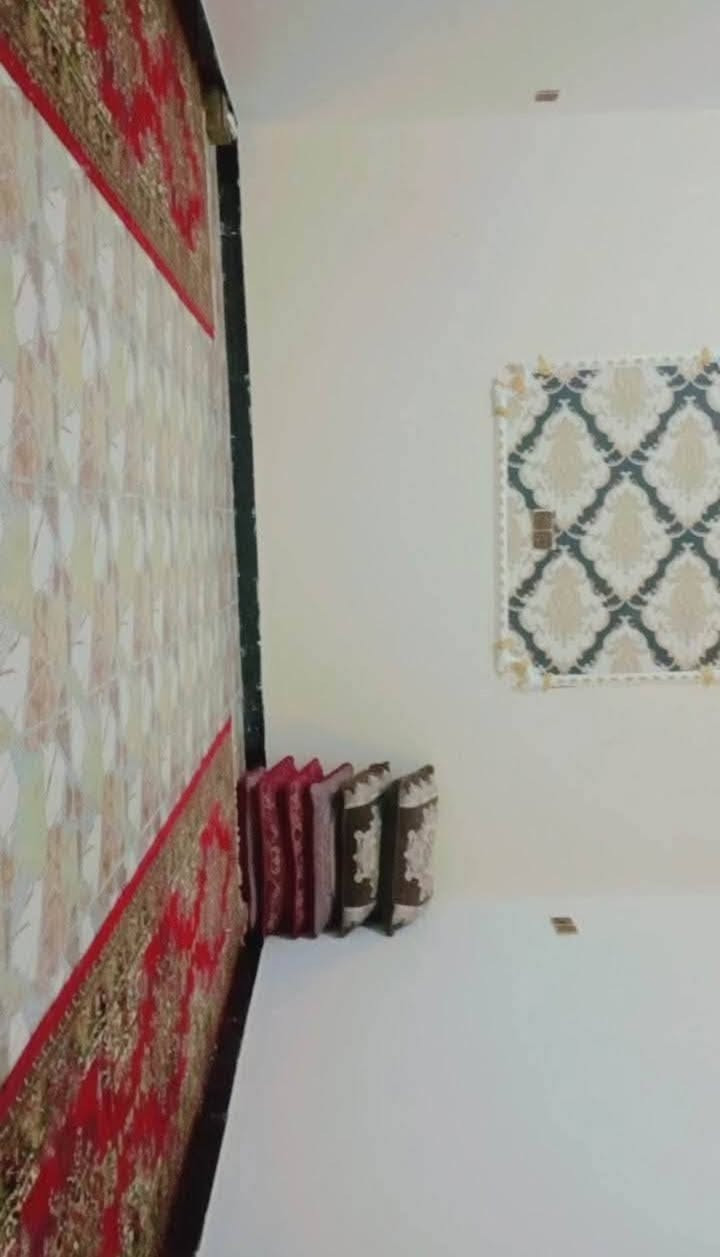 يا الله يا رزاق 
بيت للبيع قرب مدرسة الرحمن المساحة 150 متر يحتوي على طارمة ومطبخ وبراني وصالة وغرفة وصحيات داخليةو خارجية مطلوب للاسكان 37 مليون بناء حديث كونكريت مسلح قرب سيد شعبوث الاتصال على الرقم ***********
