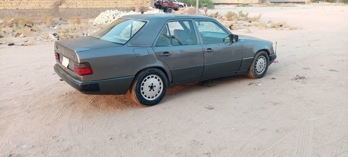 السلام عليكم 
مارسدس دب موديل ٨٦ رقم بغداد مشروع وطني مكان كربلاء تبريد شغال قواعد دبل بلاد السعر ٣٢ 
غير متواجد علفيس 
رقم الهاتف ***********
