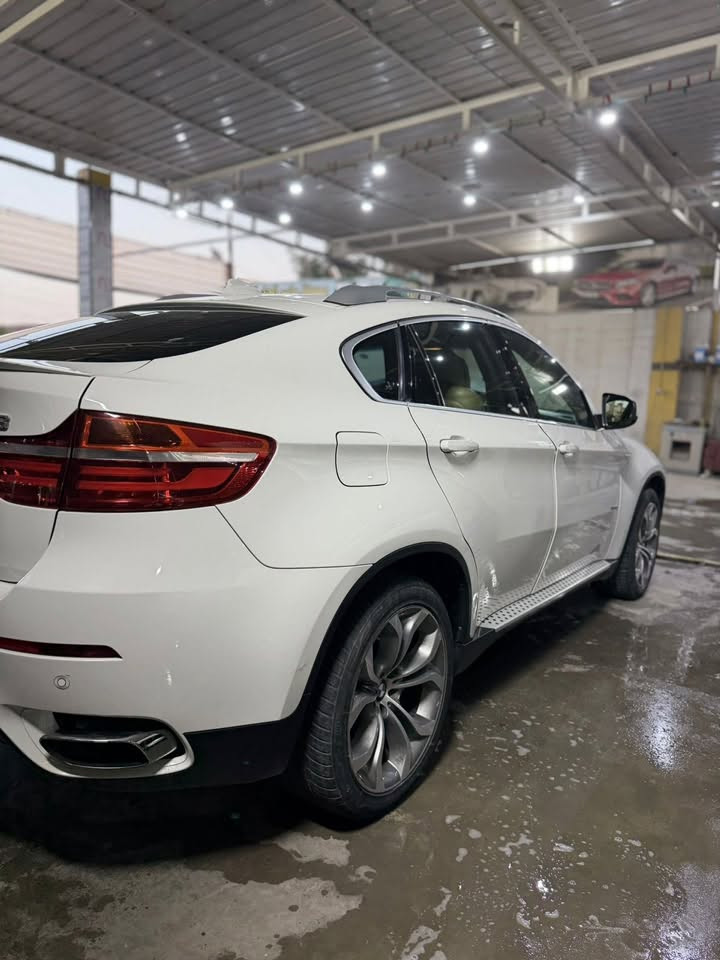 الصاروخ الالماني 🔥🔥
BMW X6 xDrive50i

وكالة العروش

موديل 2014 – f16

محرك V8 سعة 4.4 لتر Twin Turbo n63b44

445 حصان

650 نيوتن متر

قير أوتوماتيك 8 سرعات

دفع رباعي xDrive

✨ التجهيزات:

أعلى مواصفات / فل أوبشن

فتحة بانوراما

داخلية جلد أبيض

مقاعد كهربائية مع ذاكرة

تدفئة وتبريد المقاعد

شاشة iDrive كبيرة

ملاحة GPS

Bluetooth / USB

نظام صوت فاخر

كاميرات 360°

حساسات أمامية وخلفية

مثبت سرعة متكيف

رادار أمامي

نقط العمياء

تحذير مغادرة المسار

تحذير من الاصطدام الأمامي

شاشة عرض علوية

الرؤية الليلية

الدخول وتشغيل بدون مفتاح

تكييف أوتوماتيك

LED / Adaptive Headlights

باب خلفي كهربائي 

جميع أنظمة السلامة والمساعدة على القيادة

📍 المكان: بغداد

📊 الممشى: 180,000 كم

🎨 الداخلية: أبيض

للبيع فقط

للتواصل والاستفسار: ***********
