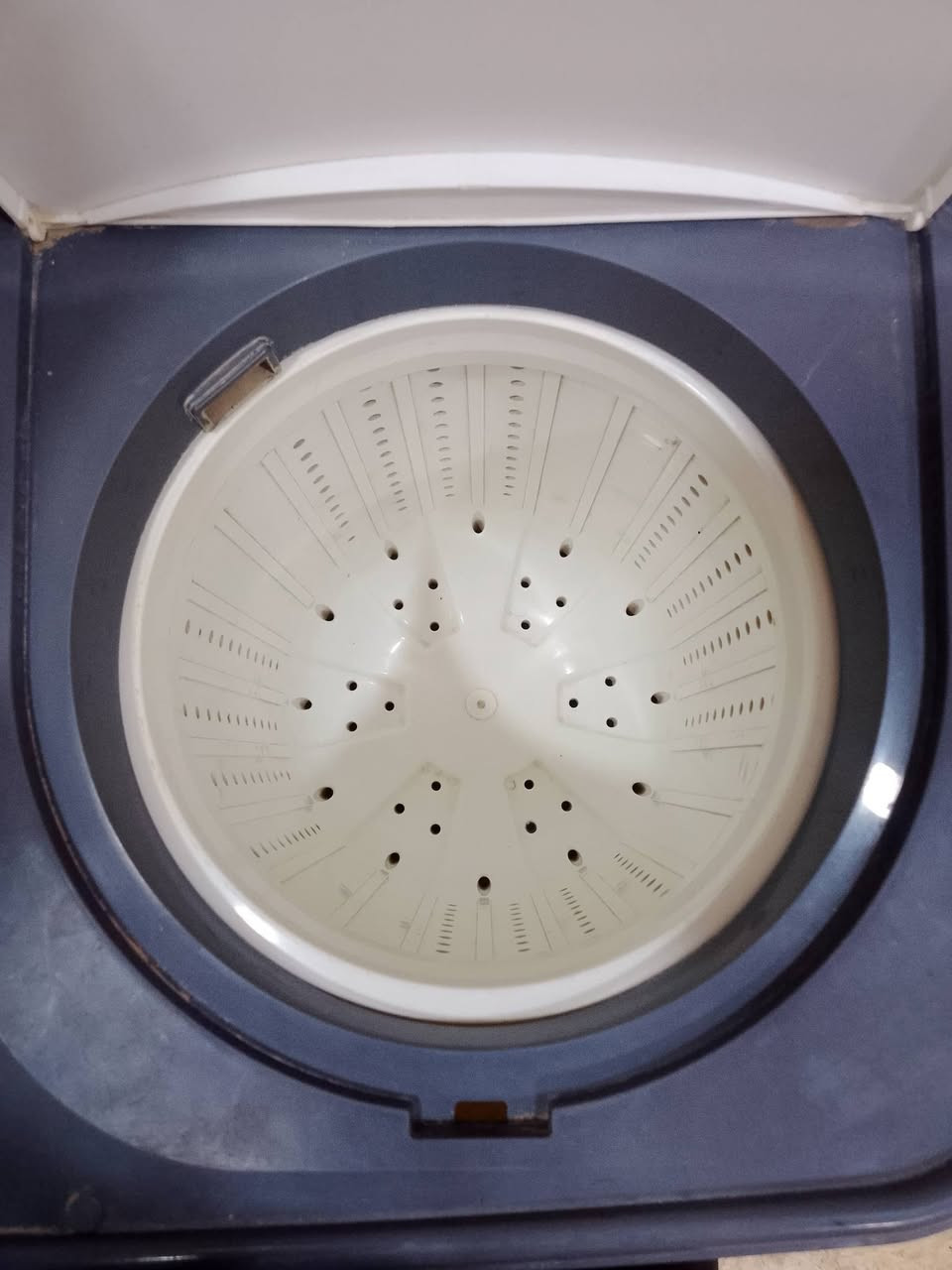 غساله هيتاشي 8kg شغاله ،السعر 60،للاستفسار ***********
