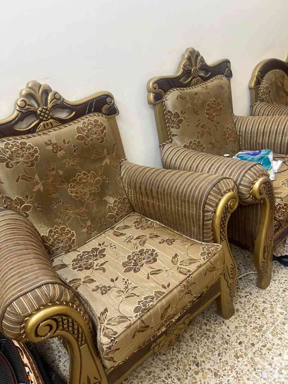 للبيع طقم قنفات كلاسيكي 🛋️✨
عدد 10 مقاعد، خشب مزخرف ومذهّب، قماش بيج مزخرف.
القنفات مستعملة والإسفنج يحتاج تبديل، لذلك السعر مناسب وقابل للتفاوض.

📍 الموقع: بغداد – الصالحية

📞 للاستفسار:***********
