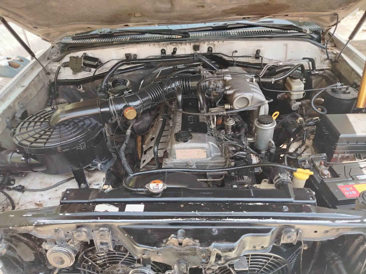 لندكروز ٢٠٠٧ رقم بغداد بسمي كير مكينه تبريد تمام داخل نضيف خارج نضيف بيهه حادث جاملغ أمامي والباب والدوسه بيهه صبغ ٤قطع  تخم تاير جديد نصبتهه كلش حلوة بيع أو مراوس العنوان بغداد الكرخ حي الجهاد السعر ١٢٥ وبيهه مجال ***********
