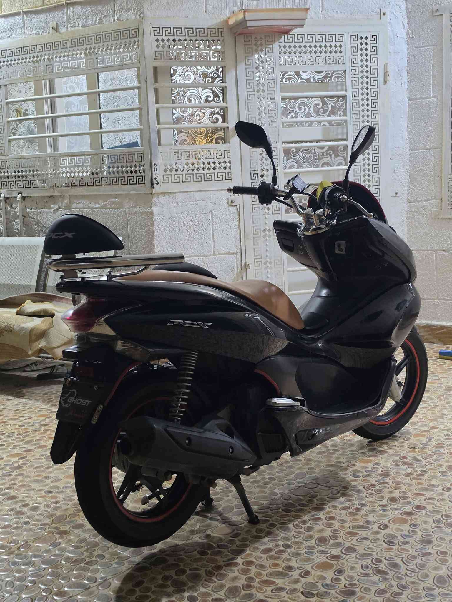 السلام عليكم للبيع او للمراوس HONDA Pcx جيل 1 لون اسود موديل 2016 فئة JF ياباني الاصلي محرك 125cc الدراجة ترايها يخبل وين ميعجبك مكينة بلادية السعر 1100 وبيها مجال للشراي العنوان ديالى بعقوبة تقاطع السادة للاستفسار الاتصال ع الرقم *********** متواجد ع خاص وعلى الواتساب ❤
