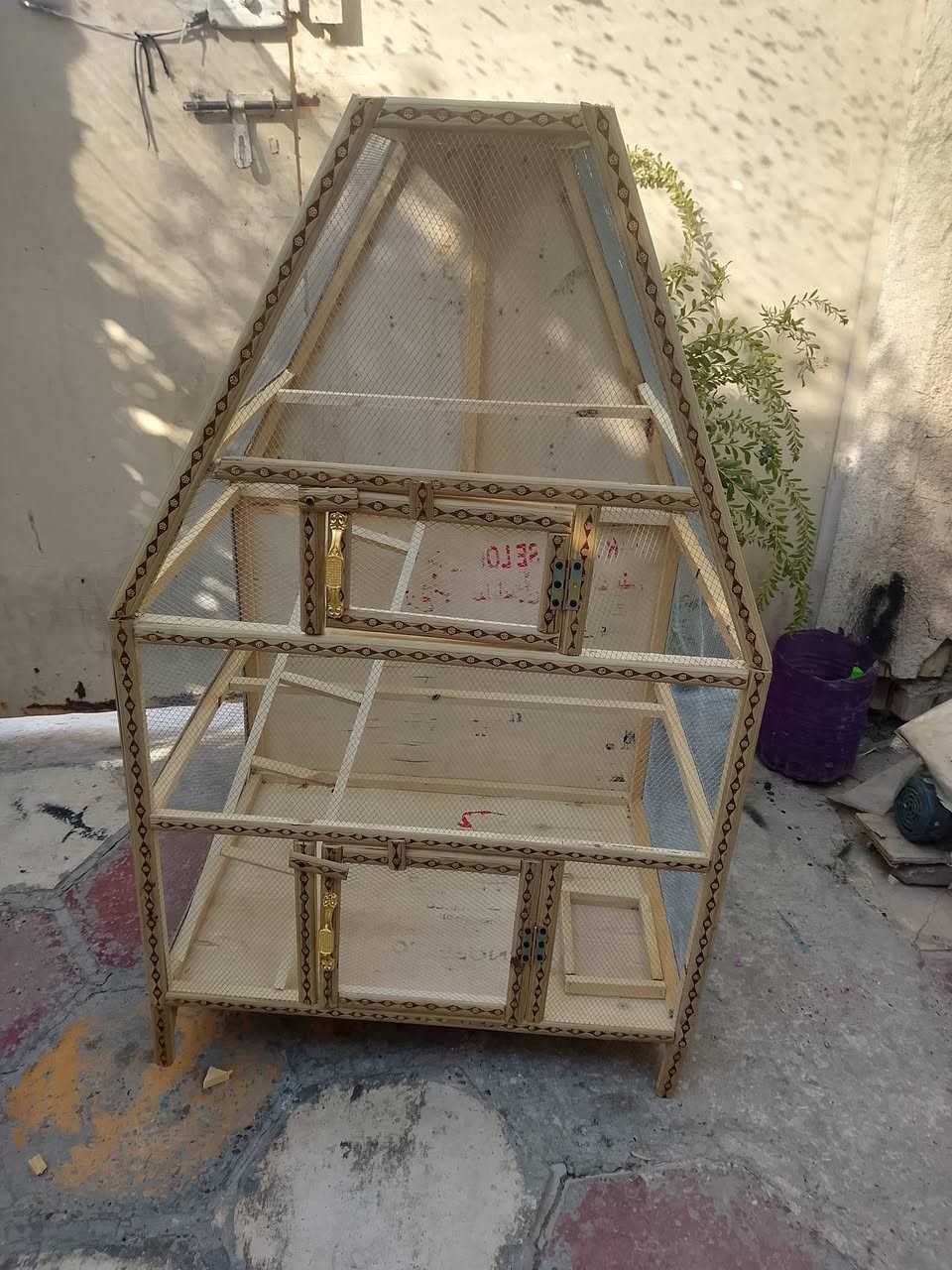 السلام عليكم قفص البيع السعر 45 طول 120 وجهه 80 نزال 60 وشتغل جميع الخانات والقفاص حسب الطلب لاستفسار وتساب ***********
