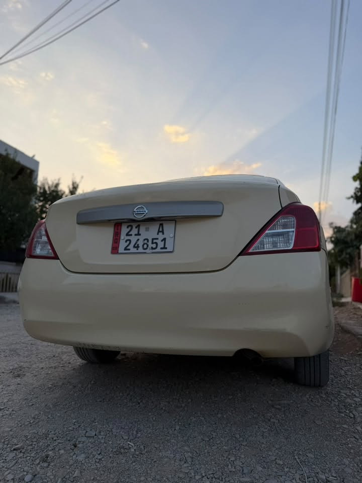 لاکشمیبای مۆدێل 2013
سەنەوی تازەیەو بەناوی خۆمەوەیە تا ٢٠٣٠
گێر و مەکینەو تەبرید بەشەرت
تەنها سنوقی گۆڕاوە
گێر ئۆتۆماتیک

***********
نرخی ١ دەفتەر
