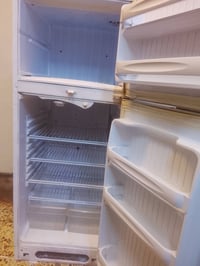 ثلاجه البيع على شغل وتبريد وتجميد مكاني بغداد الجديده سعر 125 07713272...