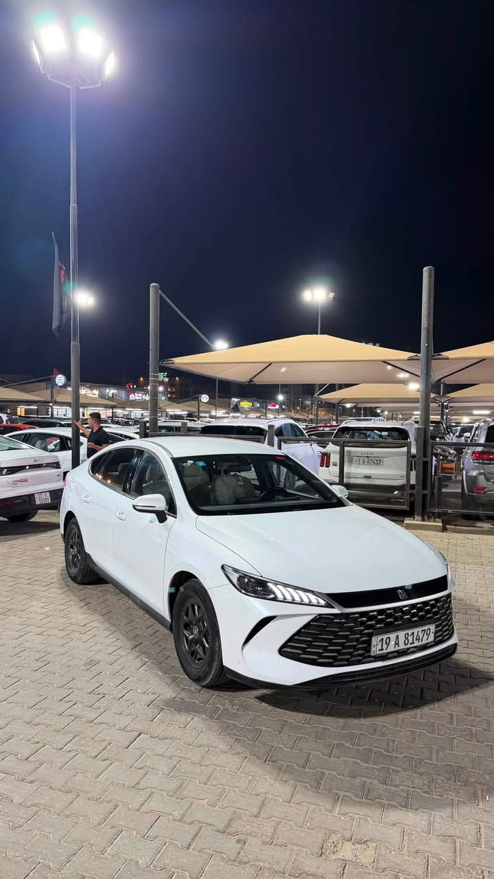 🚘 للبيع | BYD Qin Plus 2025 | بي واي دي كين بلس 2025
سيارة نظيفة جداً، استخدام خفيف، جاهزة للاستخدام ولا تحتاج أي مصروف.

المواصفات:
✅ الموديل: 2025
✅ بدون أي قطعة صبغ
✅ محرك اقتصادي مع نظام هايبرد (PHEV)
✅ شاشة وسطية كبيرة
✅ كاميرا خلفية وحساسات
✅ تشغيل بصمة (Smart Key)
✅ مثبت سرعة
✅ إضاءة LED أمامية وخلفية
✅ شاشة عدادات رقمية
✅ تكييف ممتاز واستهلاك وقود اقتصادي جداً.

ملاحظة مهمة:

 • ضرر سابق بالحوض الخلفي وتم سحبه باحتراف.
 • تم استبدال الدعامية الخلفية فقط، والقطع راجعة وكالة.
 • عدا ذلك السيارة بدون أي قطعة صبغ.

💰 السعر: 18,250,000 دينار عراقي

📍 الموقع: كربلاء – حي التعاون
***********
