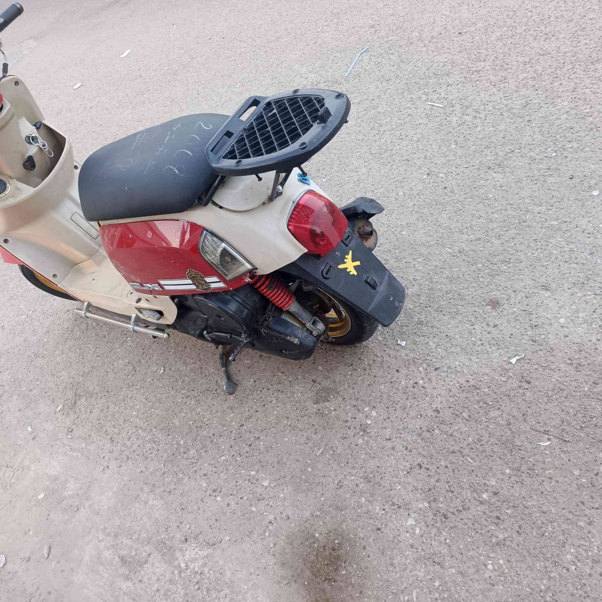 بوليس درجه مفتوحة كلشي شغاله بيه كج سرعه سلف هندي اشاير دبل اشاره كج لبنزين  فقط يحتجلها كلج امامي مابيه شالعه سعر 400او بيه مجال بسيط مكاني صويره حي الاسرى بشارع الفوج ***********

