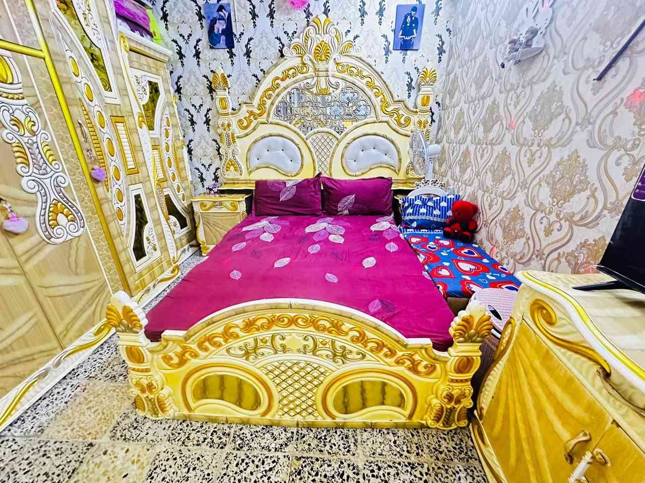 السلام عليكم غرفه مستخدمه غرفه تفصال وشغل ثكيل اريد ابيعه لئن معوز فلوس وبل خير عله الياخذه سعر 950وبيه  مجال بسيط بغداد مدينه الصدر *********** ملاحضه عده الصوميه مو ويه الغرف

