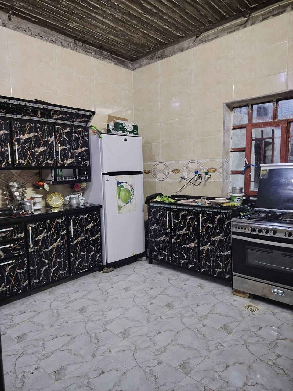 بيت للبيع حي الايمان  ع التبليط يبعد عن شارع دهوك القديم ٢٠٠ متر من السيطره  مساحه ١٢٥ طابق ونص غرفتين هول مطبخ حمام مناور عدد ٣ وغرفه وهول فوق بعد بدون لبخ يعني بيت شبه كامل سعر البيت 38 مليون وبي مجال قليل لطيبين لتواصل ع الأرقام ***********
***********
