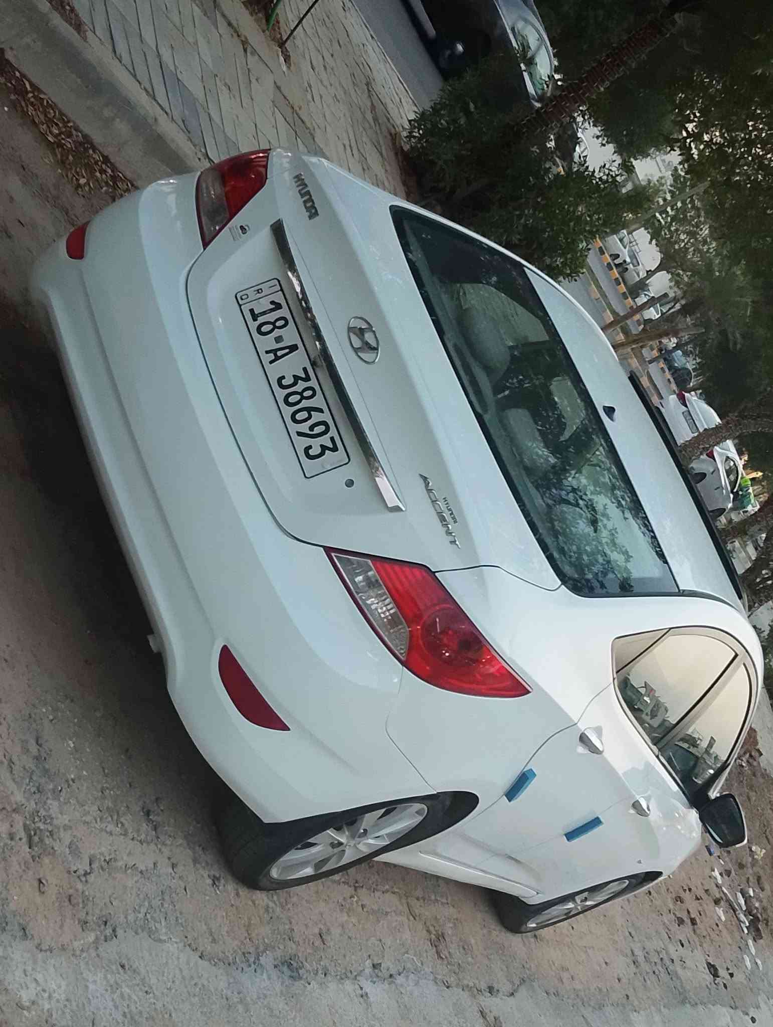 اكسنت موديل 2013
رقم بابل  انكليزي - هزة وسنوية جدد
خليجي - محرك 1600
تبريد 🥶
كير ومحرك ممتاز
فول مواصفات
تحكمات ستيرن
اشارات بالمري
تخم تاير جديد
بيها مكانين بارد

مكان السيارة: النجف
السعر 88وبيها مجال قليل 
‏‪***********‬‏
