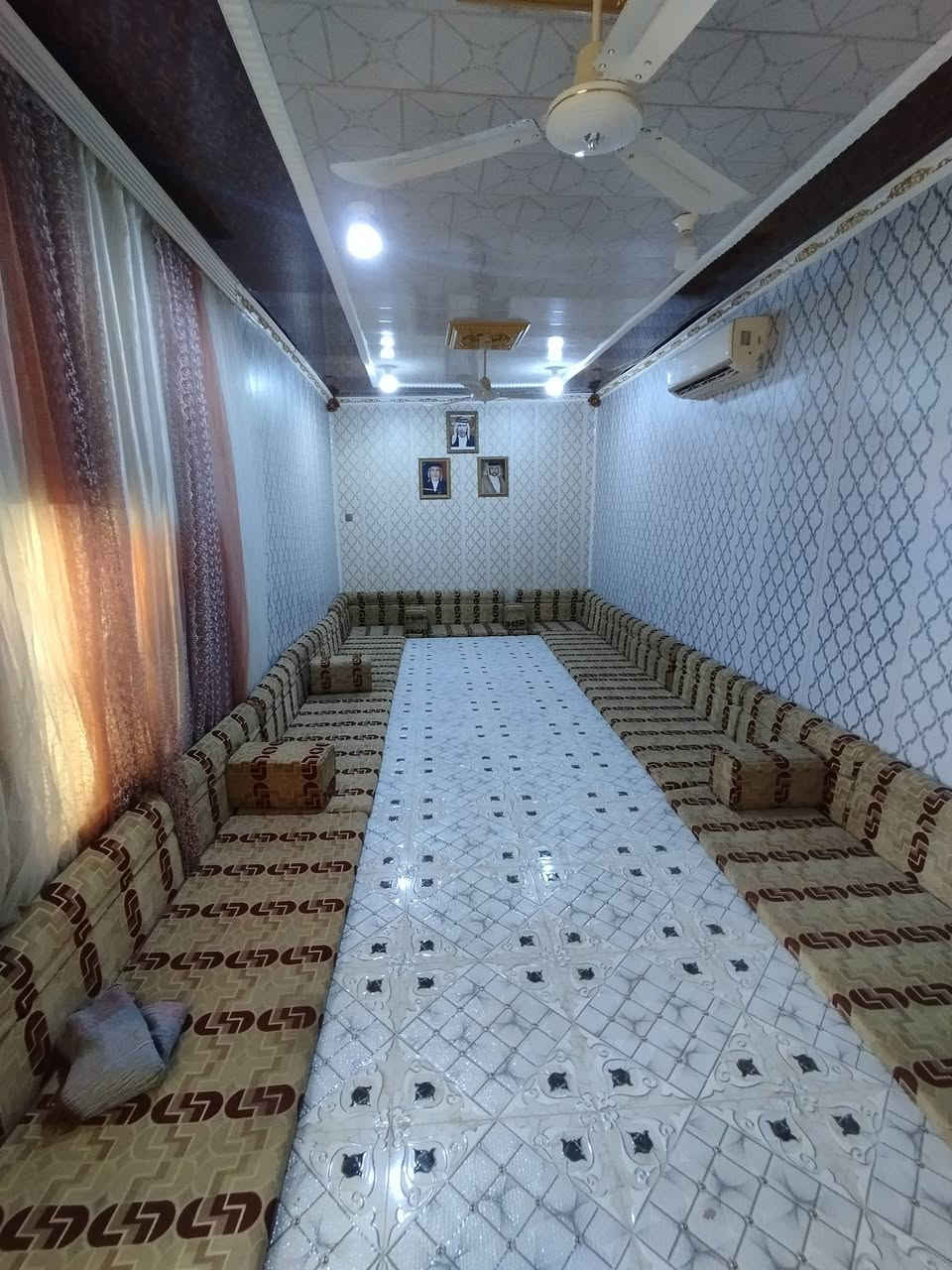 بيت طابو صرف للبيع بحي العسكري نهاية شارع الصورة
مساحة 200 متر
يحتوي على 4 غرف
3 بالطابق الأول والرابعة بالطابق الثاني
وديوانية جبيرة وصالة ومطبخ جبير وصحيات خارجية
للتواصل والاستفسار مراسلة الصفحة
او واتساب ***********
