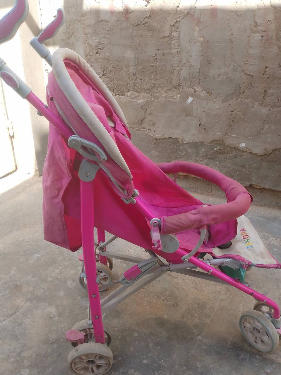 عربانه للبيع أطفال ابيعه هيج مو تكلي وصخه مشكك قماشه السعر 10 دينار النجف حي ميسان ***********
