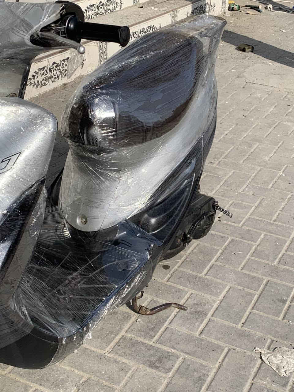 تسعه ياماها محرك ناعم كهربائي شغاله تايرات جددد 
جوزه اصليه قفال سكان وصندوك
اشاير شغاله
بريكات جدد
كفرات اصليه 
سعره250 
رقم***********

