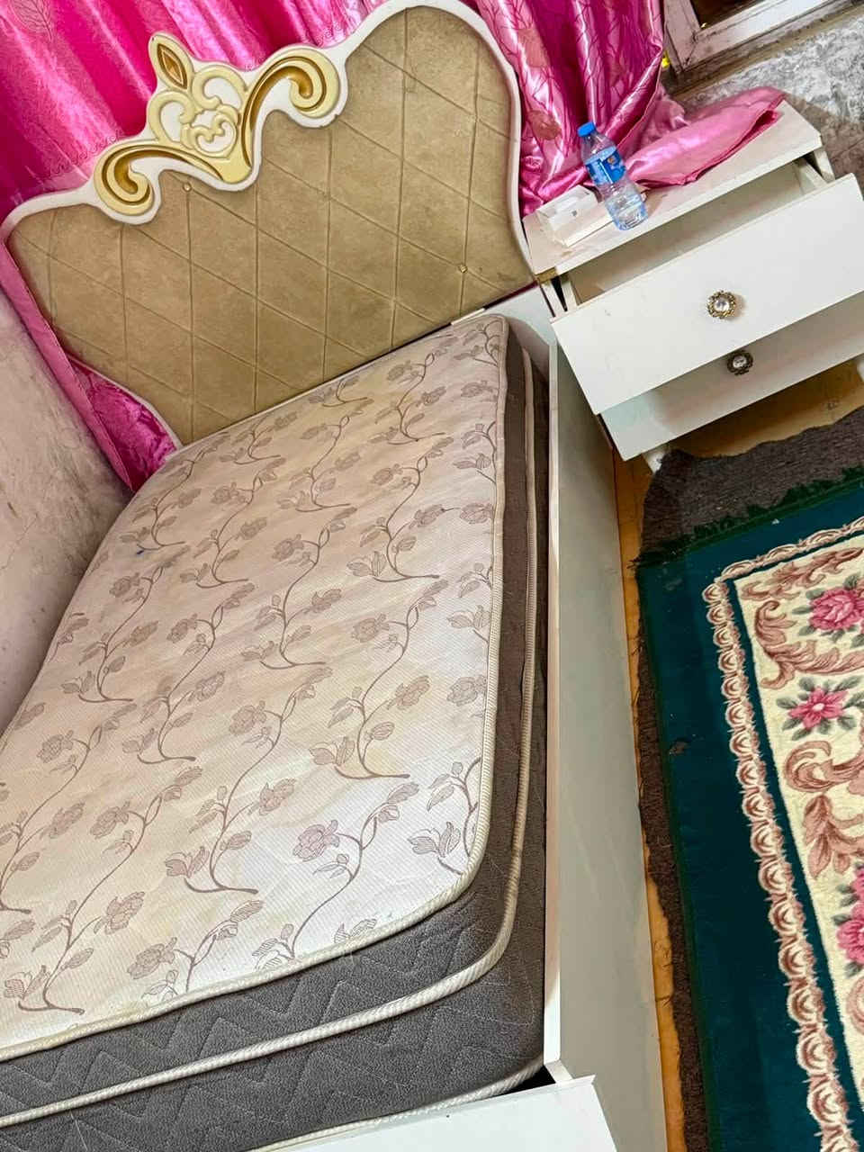 قنفات حرف L ب50غرفه شبابيه كنتور وجربايه ب70وبيها مجال
غرفه نوم نظيفه كلش رايديهه ب325وبيها مجال 

مكان اربيل داره تو 

+964 770 844 5019
