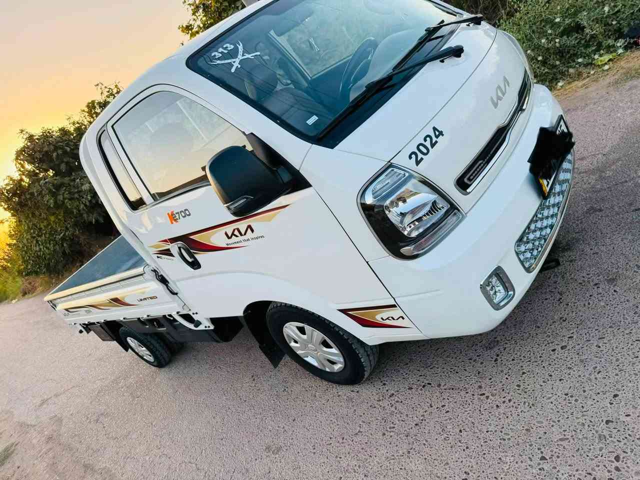 السلام عليكم كيه موديل ٢٤ رقم بغداد ماشيه ٤٣ الف حقيقي سستم كامل مكفوله كفاله عامه السعر ١٥٢ وبيه مجال الرقم ***********
