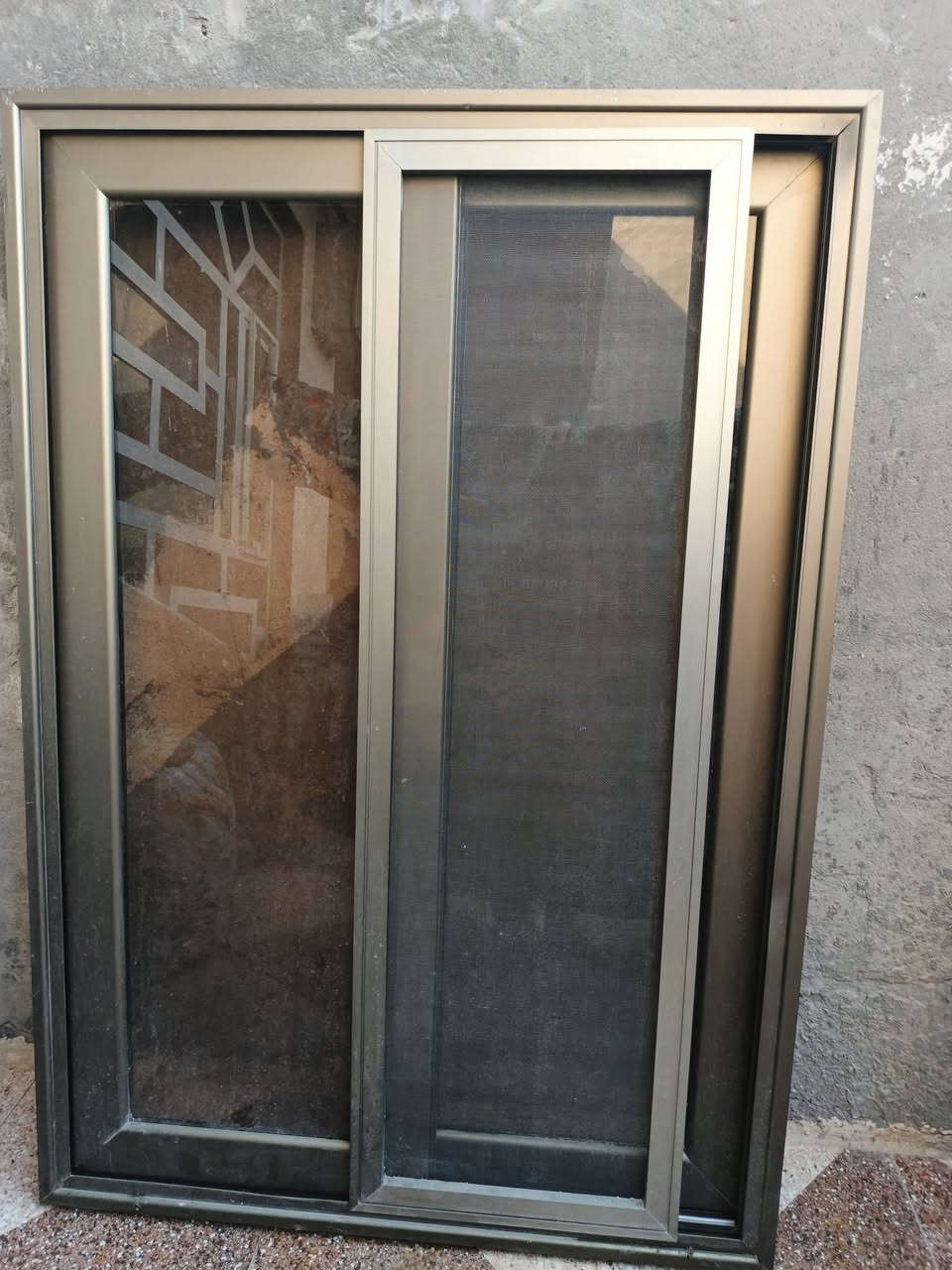 السلام عليكم 
شباك ألا منيوم مستعمل أخو الجديد
طول 1.50m
عرض1m
سعرة 150الف للاتصال ***********
مكان بغداد  المدائن ناحية الوحدة
