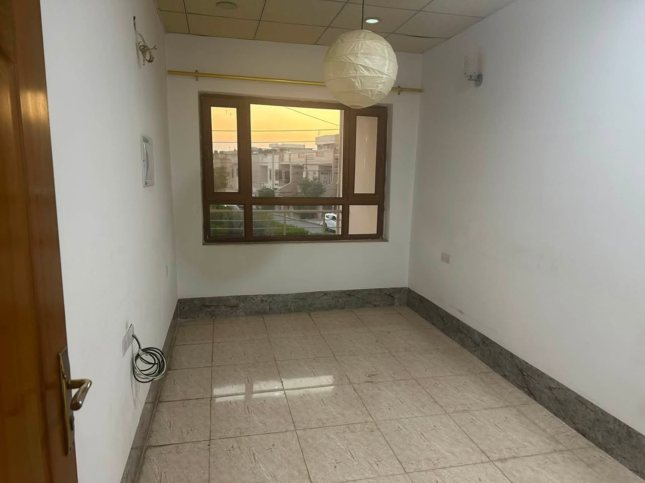 بيت للايجار ب ٥ حصاروك قرب اسايش حصاروك
البيت ١٢٥ م فلان مقابل حديقة
طابق الارضي مطبخ  استقبال صاله ١ غرفه نوم صحيات
طابق الثاني ٣ غرف نوم  و صحيات
الايجار ٤٥٠ الف
***********
