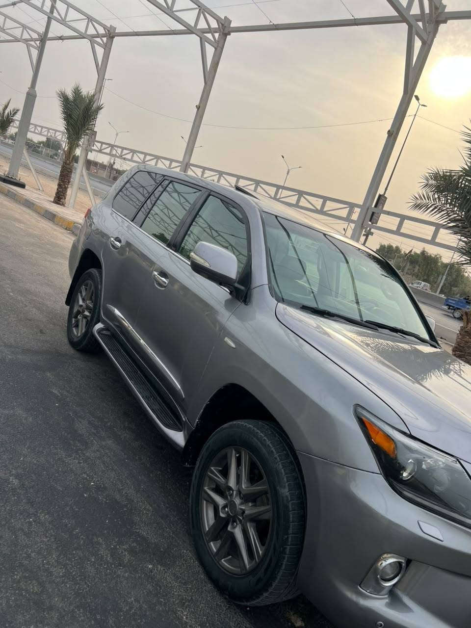 لكزز LX570 • ٢٠١١ • محرك ٥٧٠٠