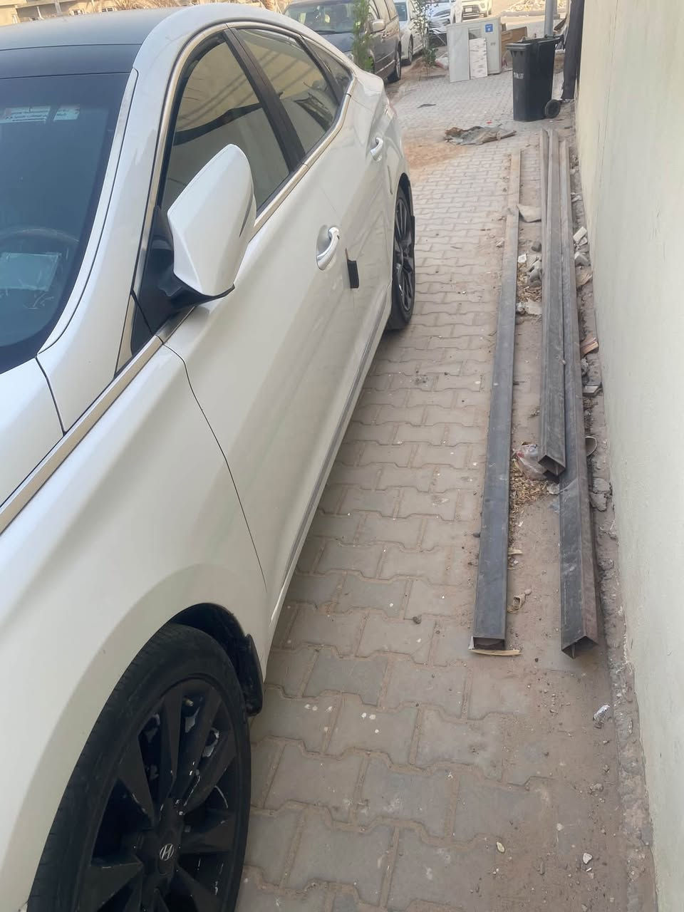 ازيرا 2014 خليجي فول مواصفات بيه ربع البنيد صبغ وربع الجاملغ بارد موضح بل صوره وباب الصدر صبغ السعر ب115وبيه مجال بسيط مكاني نجف ***********
