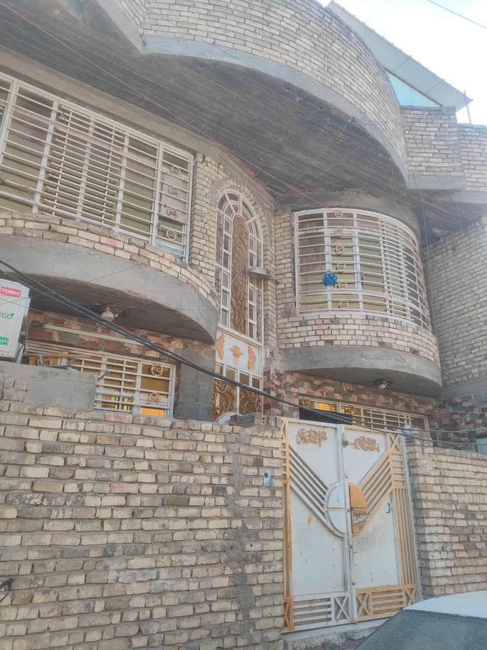 نصف قطعة مربعة مساحة ٧٢  بناء حديث 
واجهه ٩
قطاع ١٢ قريب شارع الداخل وشارع ٦٠ فرع عريض 
للستفسار واتساب ***********
