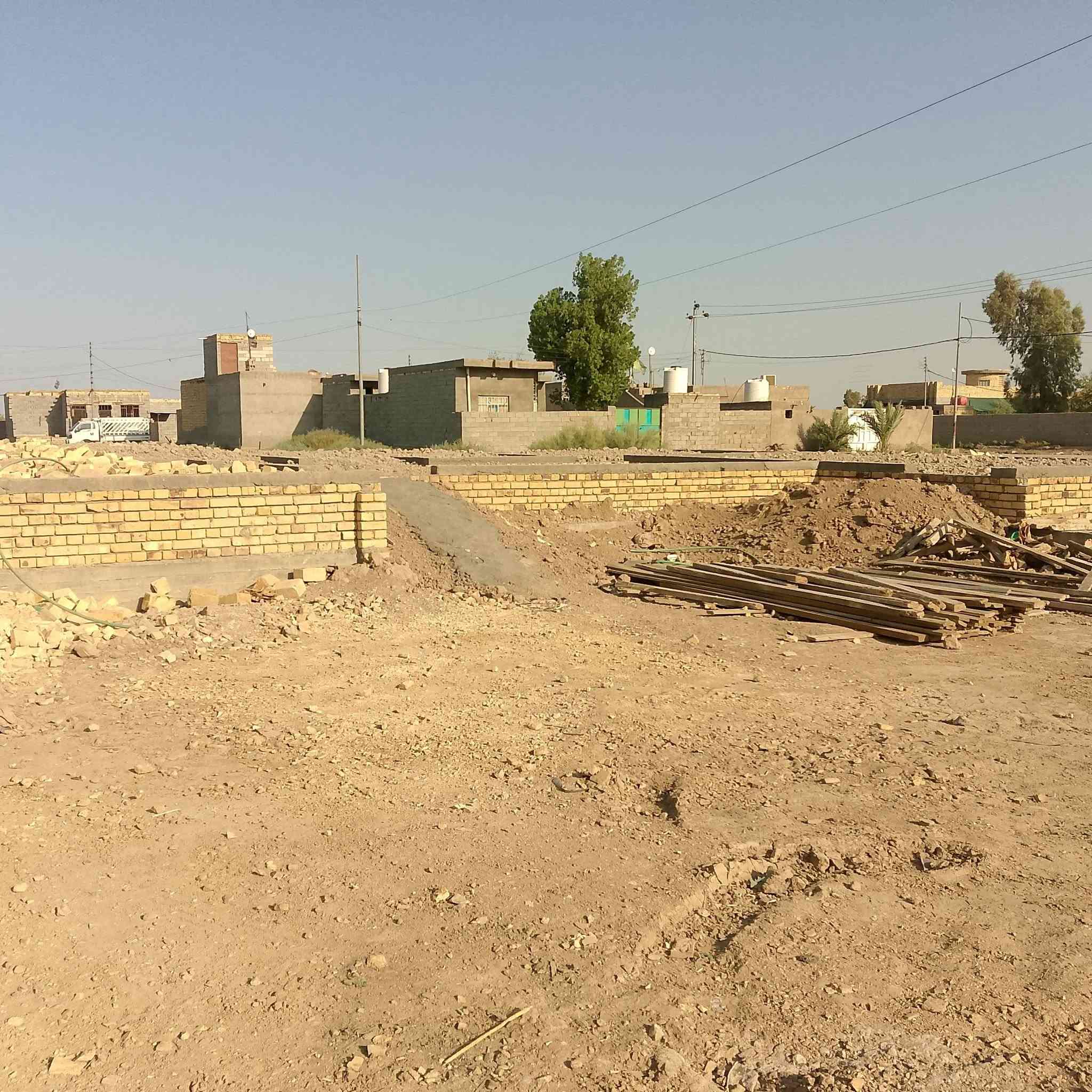 بتلو البيع المساحه 300متو
على شارع ابو الماش خلف بيت حطيبه ميتين مترعن الشارع مال ابو الماش السعر 30مليون وبي مجال 

الاستفسار على رقم***********
