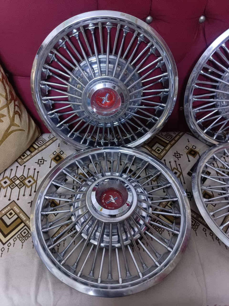 السلام عليكم
للبيع كبات موستنك 14 اصلي 

نضيف. حلوات 👍  

مكاني بغداد البلديات شارع 30 

***********
