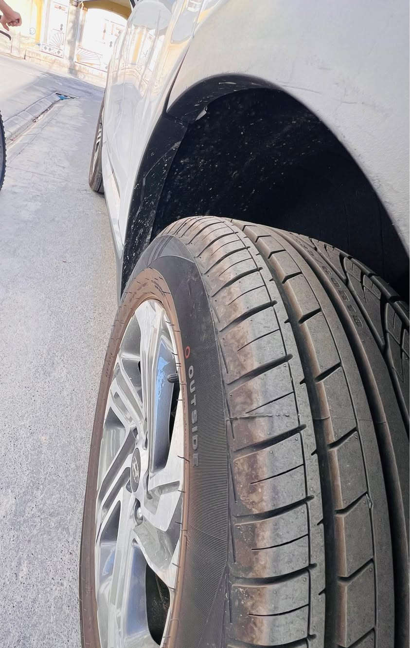 سلاو هيونداي سانتافي ٢٠٢٣ يةك چاملغي سبغة بةبئ ژورةوة بةبي ئيرباك بشت و بيش كةپس 
دو مانگ و نيو كاتي ماوة 
چوار تايةم تازة بؤ گؤريوة هةمو شتيكي بةشةرت 
سةيارةكة فول فول فول مواصفاتة هةتا سةماعةكاني هارمان كاردؤن قةبات قةبات موسفاتة ***********  
نرخي ٢٢٧ وةرةقةية مةجاليكي كةم 
شوين هةولير أربيل, العراق
